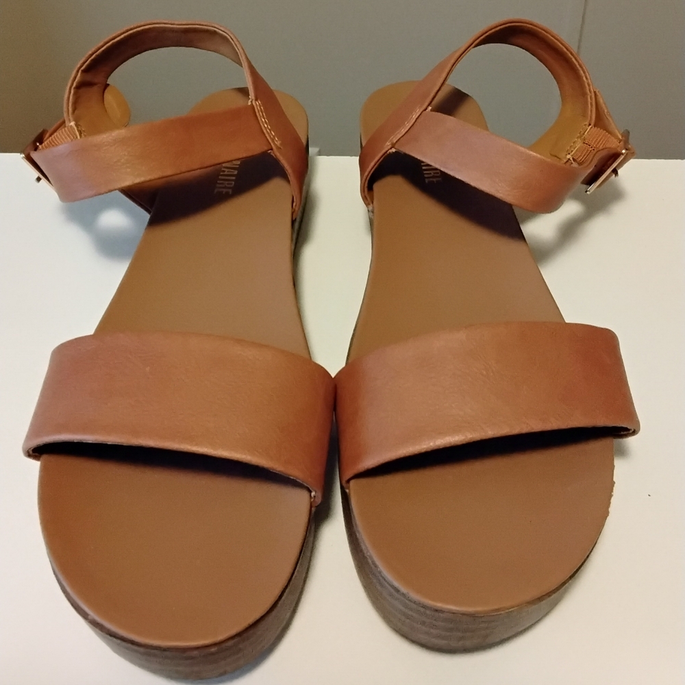 Coushionaire Women's Tan Sandals